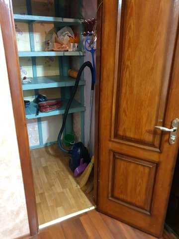 продам 4-кімнатну квартиру