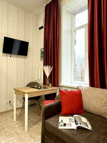 Сдам в Центре 1к-студию 23м, евроремонт, вся техника и мебель, аренда + свет, Площадь Героев Небесной Сотни д.7а, м.Пл.Конституции 8 минут пешком.