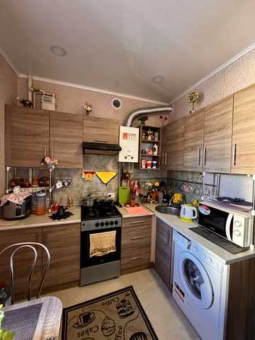 Продам  затишну 2 кімнатну  квартиру з меблями і технікою  .TotokM