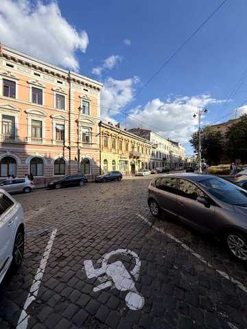 Продається квартира  центр міста під ремонт, ідеальна локація