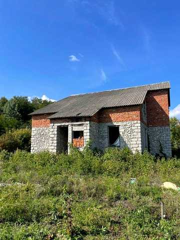 Будинок з земельною ділянкою