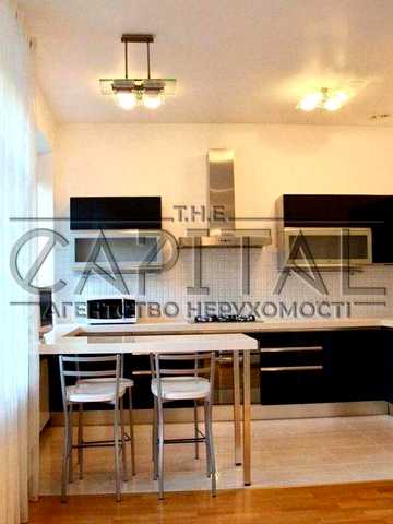 Оренда 3-кімнатної квартири на вул. Дарвіна | 130 м² | 1 300 $  Пропонується в оренду простора 3-кімнатна квартира в центрі Києва, на вул. Дарвіна.