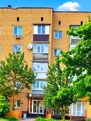 Продам квартиру з індивідуальним опаленням 3 кімнатна 3 поверх в центрі Балаклія з гаражем