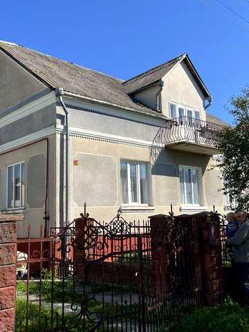 Продається будинок в селищі Млинів
