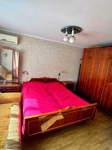 Продам 4-кімнатну квартиру на вул. Новокримській, 4А