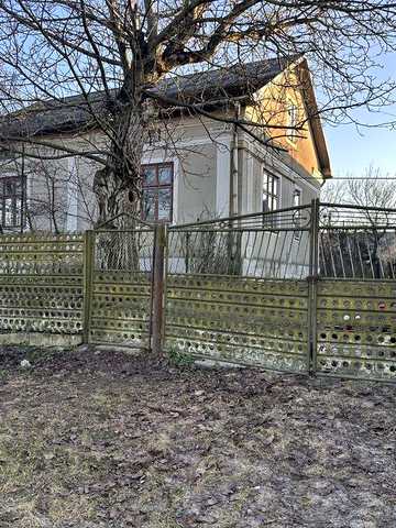 Продам будинок з гаражем і господарськими спорудами в м. Броди, вул. Героїв Галичини