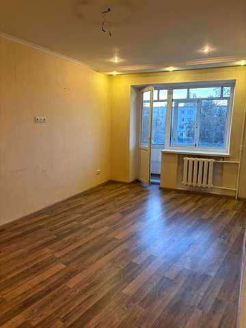 Квартира від власника. Продам 3-кімнатну квартиру 54,9 м², проспект Миру, Конотоп (біля коня)