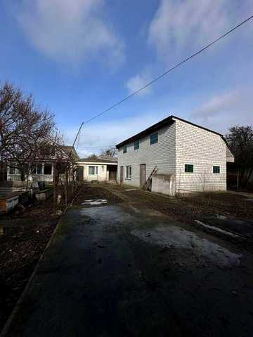 Продам будинок з ділянкою.