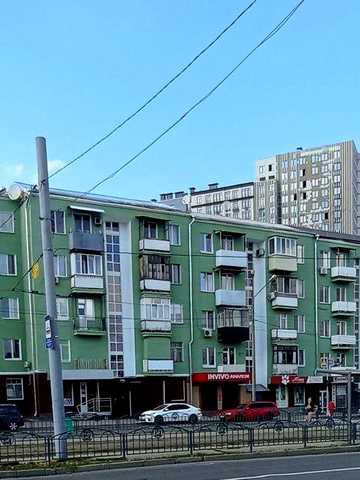 Продам 2х комнатную квартиру метро Защитников Украины