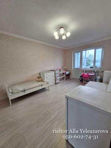 Без %. Продаж 2-х квартири на Смілянській, 17