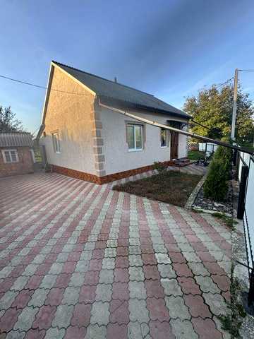 Будинок з сонячною станцією