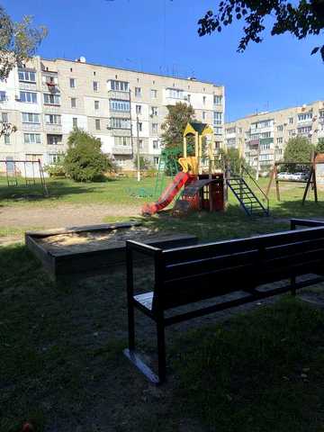 Продам 3-кімнатну квартиру в м.Сміла, вулиця Богдана Хмельницького. 1991 рік побудови.