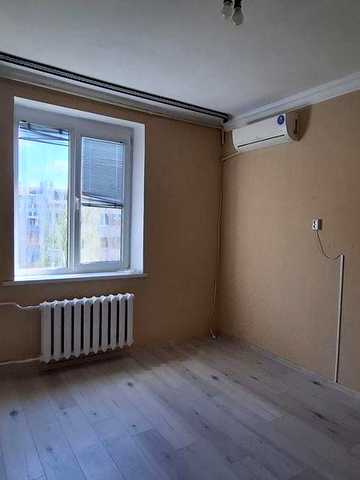 Продам 3-кім. квартиру вулиця Михайла Комарова, Военвед