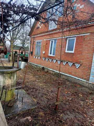 Продається будинок. м. Турбів. Ділянка-12с. Господарські будівлі. Продається по сертіфікату.
