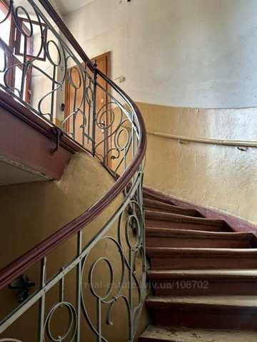 3-к, в.Вітовського. ближній центр
