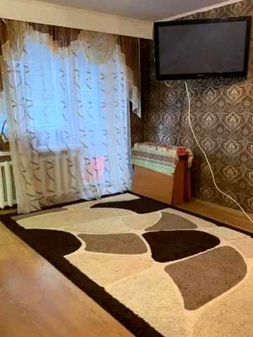 Двокімнатна квартира в центрі з покращеним плануванням.