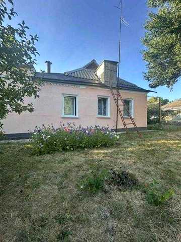 У продажу окремий будинок