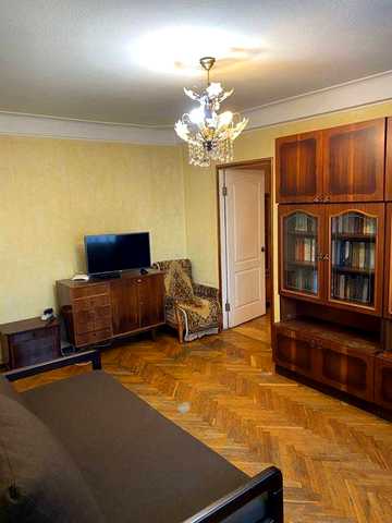 продаж 2-кім квартири на бульварі Лесі Українки