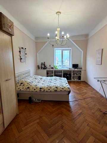 Продається 2-кімнатна квартира в Центрі міста, район Театральна площа