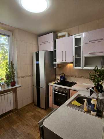 Сдаю 2-комнатную квартиру,  метро Спортивная 30секунд,Тарасенко,73, Центр