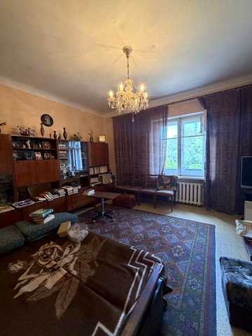 Продаж квартири на площі  Шахтарськоі слави 2 ( Дзержинка ).