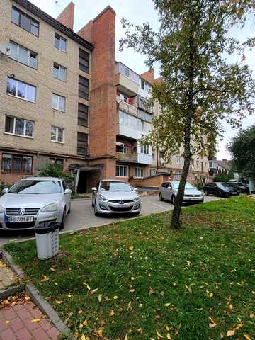 Видова 2-кімнатна квартира у центрі