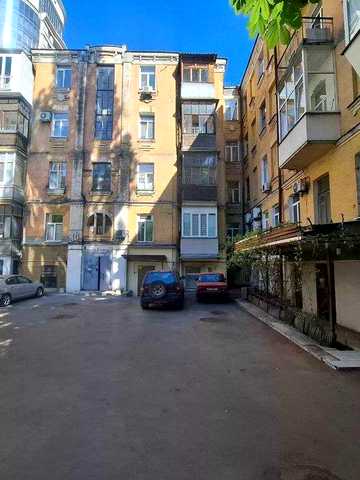 Продаж 3 кімнатної в центрі Києва