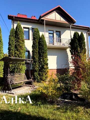Продам великий вишуканий будинок в затишному місці
