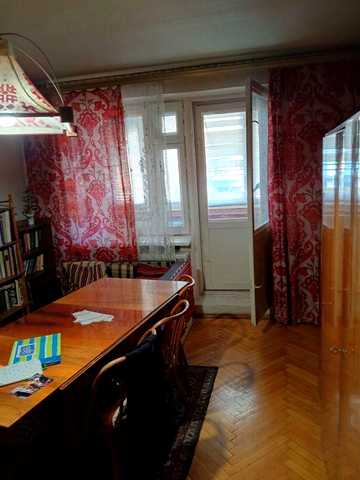 Продаємо 1-к.кв. в центрі Золотоустівська, 48/5. 40м2. 49000$, торг