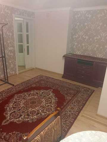 Від власника здається 3х кімнатна квартира в особняку