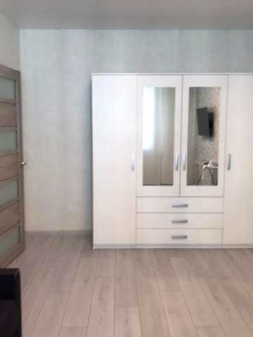 Сдам 1 ком кв  в Новострое, 4/9,Алексеевка,9000 грн