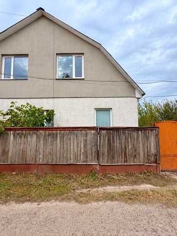 Продаж будинку в Прилуках — для проживання двох сімей