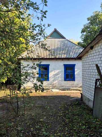 Продамо або здамо будинок з дворищем в селі для сім'ї  переселенців