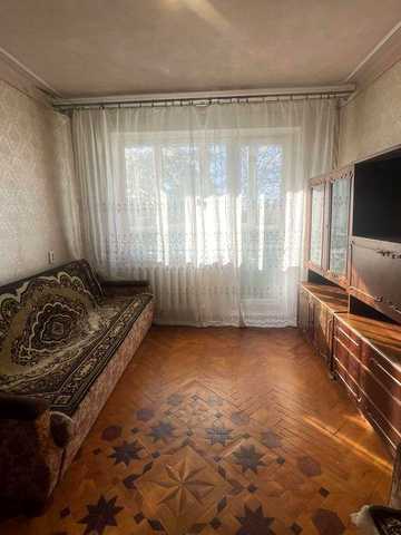 Продам 2-кімнатну квартиру на Салтівці, 531-й мікрорайон, район магазину «Океан», метро Героїв Праці.