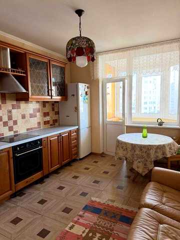 м. Осокорки, вул. Б. Гмирі, 8Б