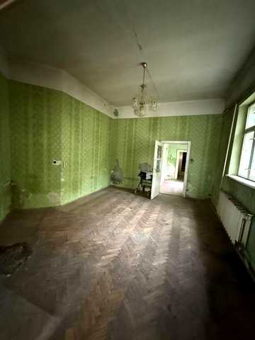 Продам квартиру в центрі міста