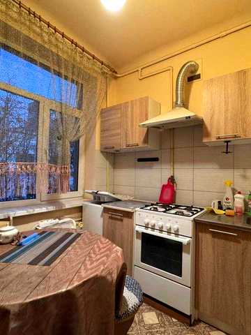 Продаж 2к квартири по вул. Героїв УПА.