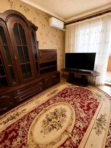 Продам гарну 3к квартиру поруч ст.м. Житомирська