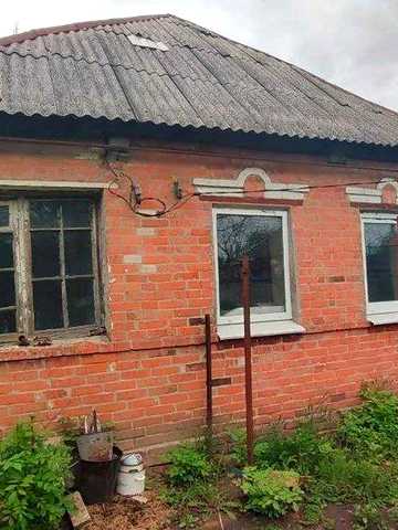 Продам невеликий будинок з газом у Дергачах р-н переїзду.