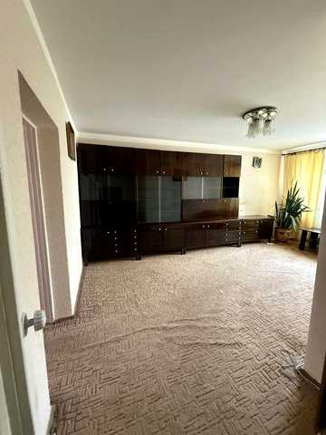 Продаж 3-кімнатної квартири в центральній частині Звягеля!