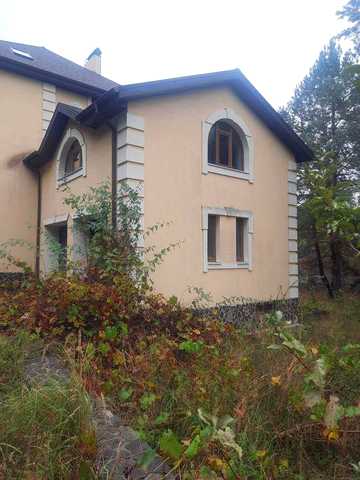 Будинок біля лісу і озера,є своя пристань,лазня.Знаходиться в котеджному містечку "Лісове Озеро"біля с.Рожівка.