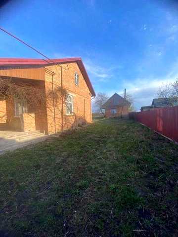 Продається цегляний будинок в с. Поздимир