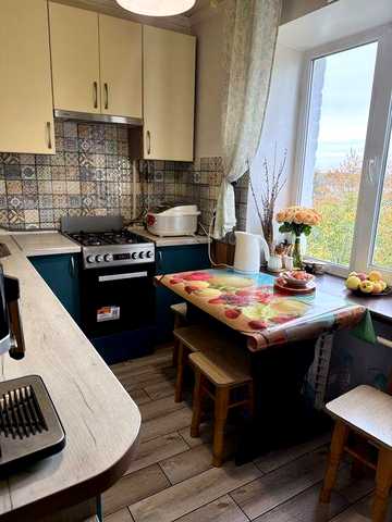 Продам 2 кімнатну в центрі