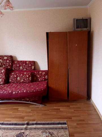 Продам квартиру-гостинку в смт Баришівка