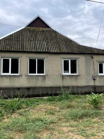 Продається будинок в смт Веселинове