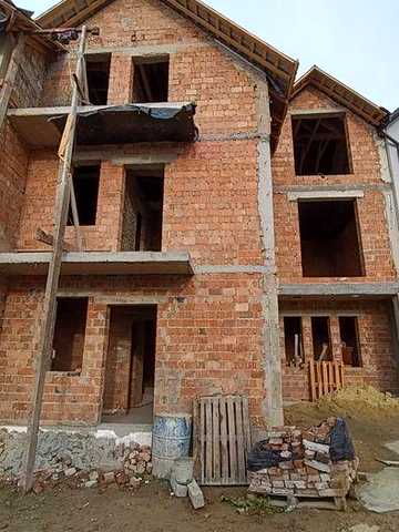 Танхауси. Продаж нерухомості