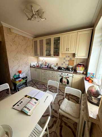 Продаж 2кім. кв-ри вул. Червона Калина  75000дол. США Торг