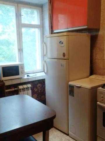 Продаж однокімнатной поруч центр міста.