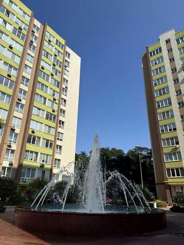 Здається простора однокімнатна квартира 48м2 вул.Шалімова 67В. в ЖК Софіївський квартал. Є резервне живлення на ліфт, воду, коридори