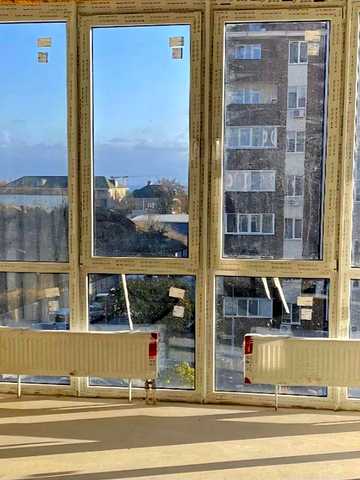 Редкое предложение в этой секции !  ЖК "Золотая Эра"  - 57м², кухня-студия 22м² и лоджия с видом на море! Возможна перепланировка в евродвушку. ЖК Золотая Эра